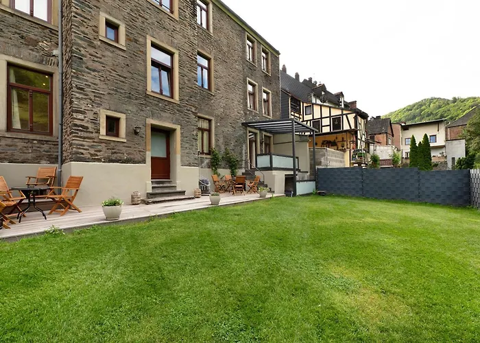 Alte Stadtvilla Am Weinberg 2 Апартаменты *